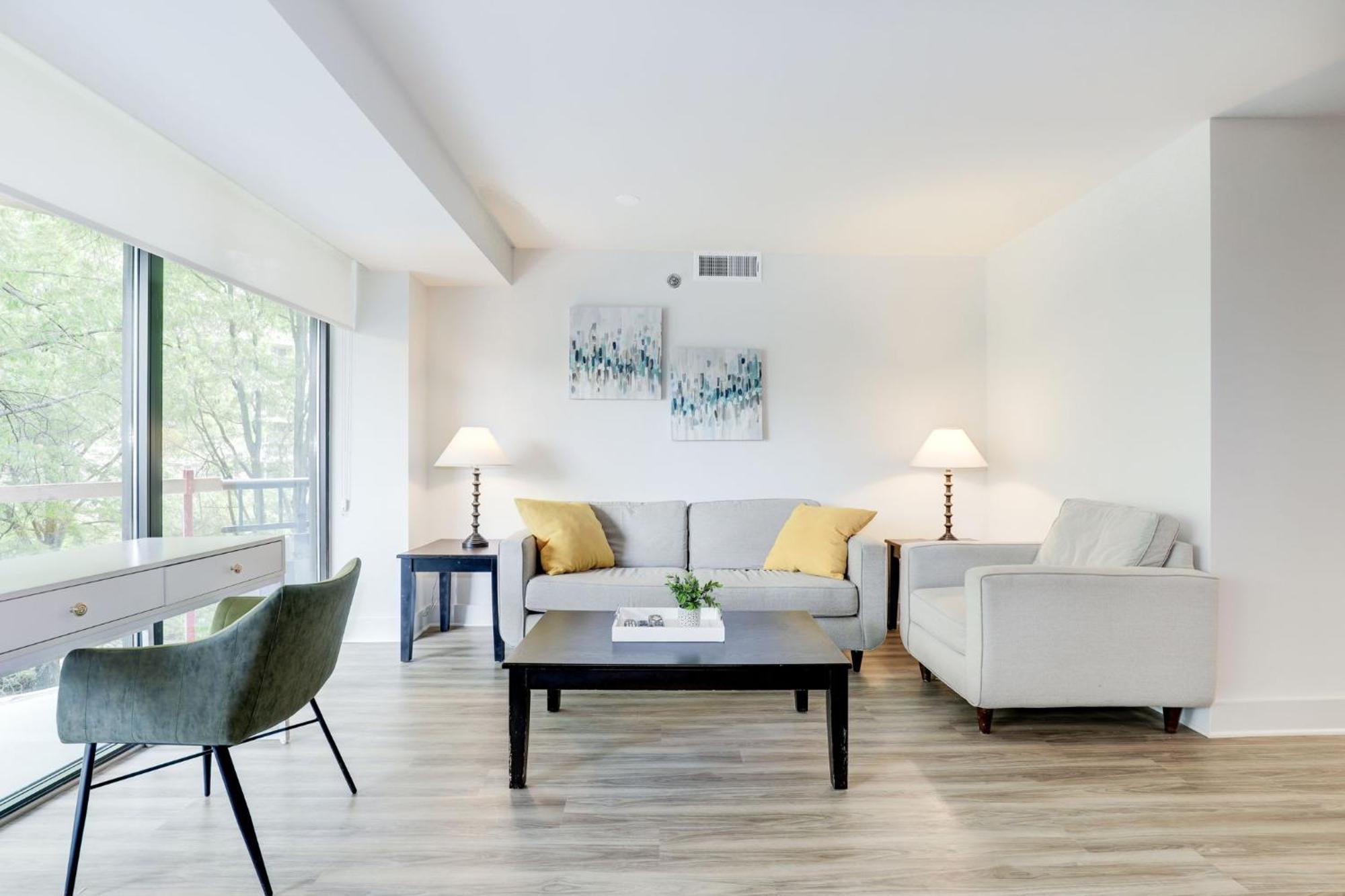 2Br Executive Apartment With Spacious Layout Арлингтън Екстериор снимка